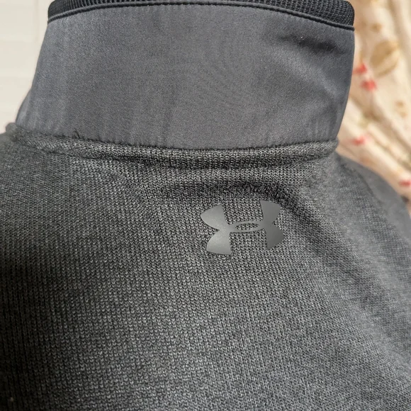 Women's Under Armour pullover top - Picture 5 of 6